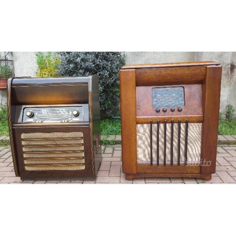 Radio antiche con giradischi