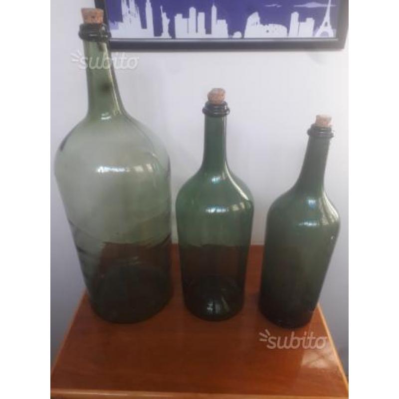 Tre bottiglioni antichi