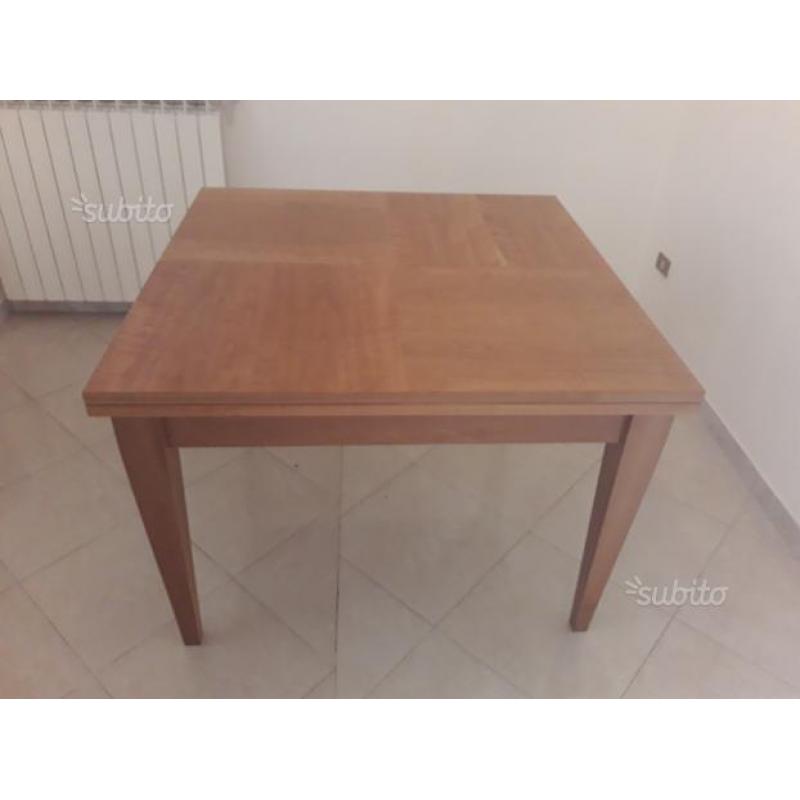 Tavolo in legno impiallacciato allungabile